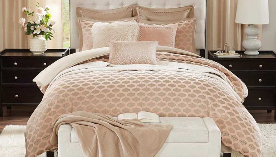 Picture of Romance Comforter Set