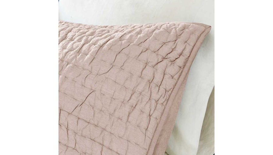 Imagen de Serene Cotton Hand Quilted Blush Coverlet Set
