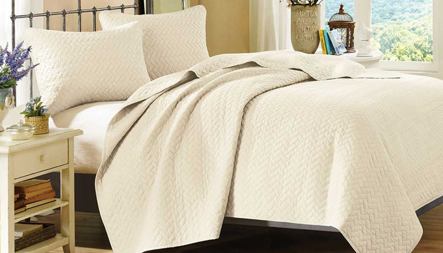 Picture of Velvet Touch Ivory Queen Coverlet Set