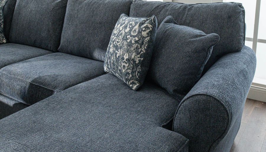 Imagen de Abbott Sectional with Right Arm Facing Chaise