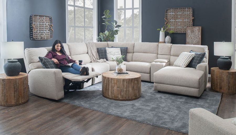 Imagen de Modern Cottage Power 7-Piece Sectional with Right Arm Facing Chaise