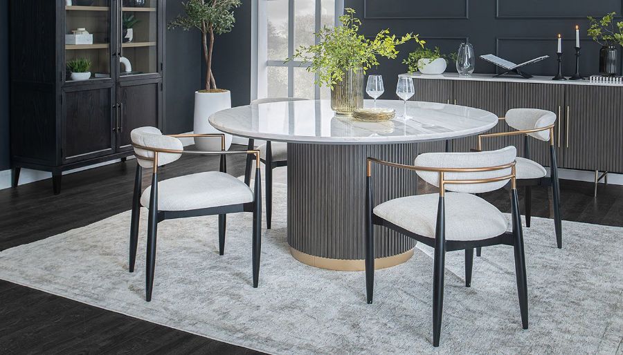 Imagen de Finnely Dining Height Table & Jagger Chairs